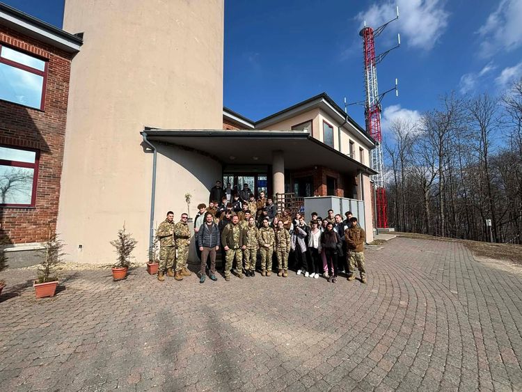 Kadétok a Lokátor Állomáson