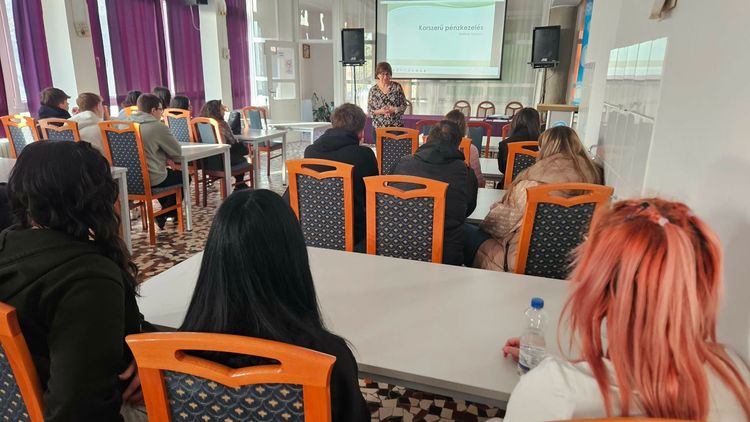 Vállalkozói kompetenciafejlesztő roadshow az E-JAM Alapítvánnyal