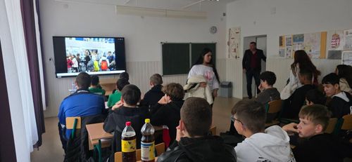 Folytatjuk a pályaorientációt, a Baross úton van! - a Hejőkeresztúri IV. Béla Általános Iskolában jártunk
