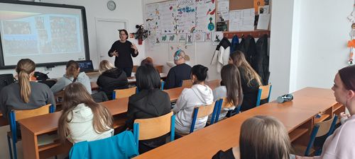 Szakmai előadás az értelmi fogyatékos gyermekek neveléséről-oktatásáról, elfogadásáról